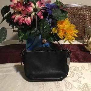 BEAUTIFUL VINTAGE AUTHENTIC SMALL BLACK COACH PURSE/PERFECT CONDITION